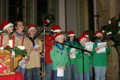 Kinderkoor tijdens kerstfeest
